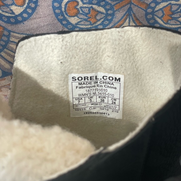 Sorel boots - Picture 4 of 6